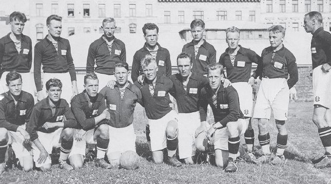 File:TUL football squad in Vienna 1931.jpg