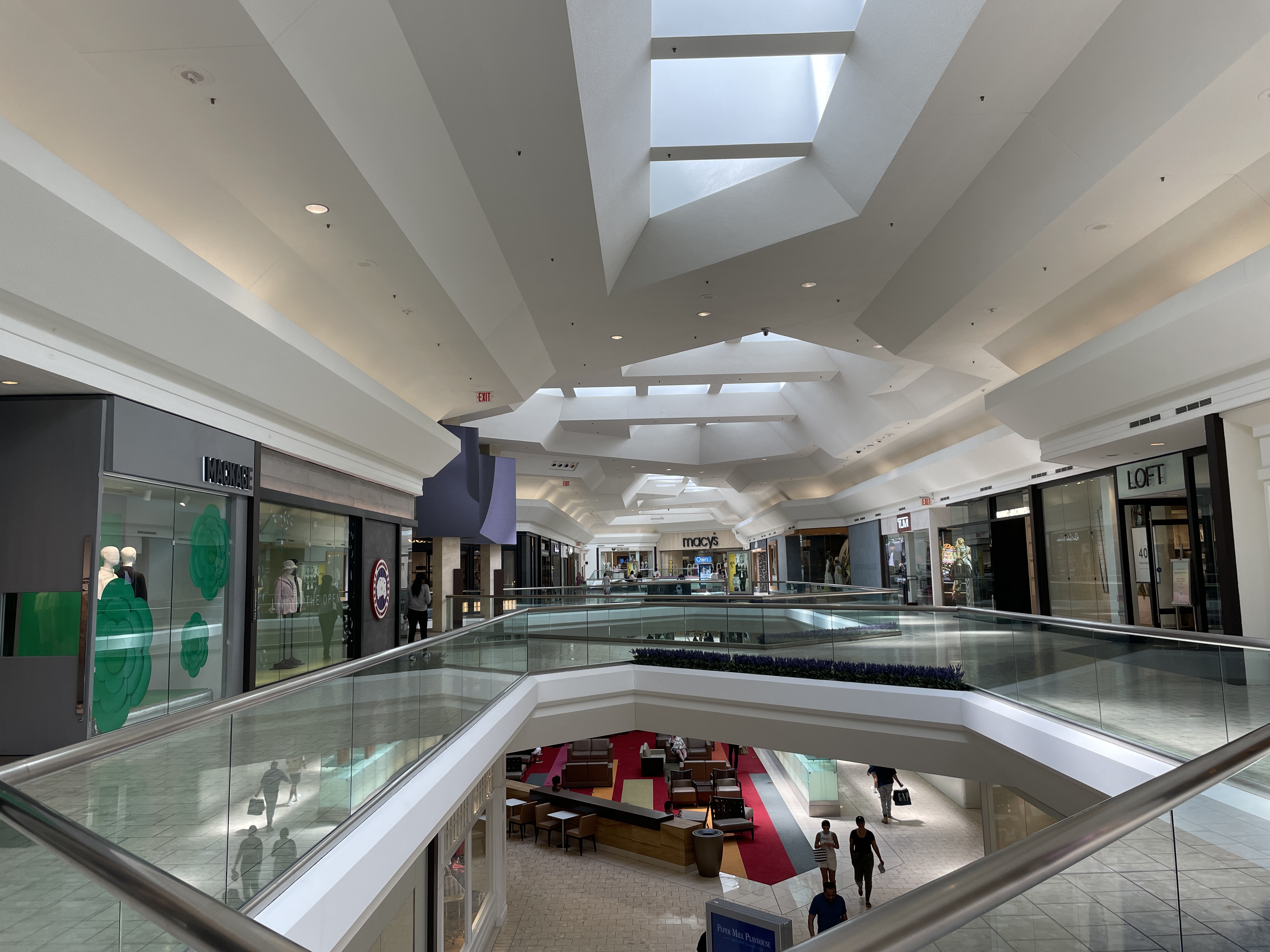 File:The Mall At Short Hills second floor between Macy's and