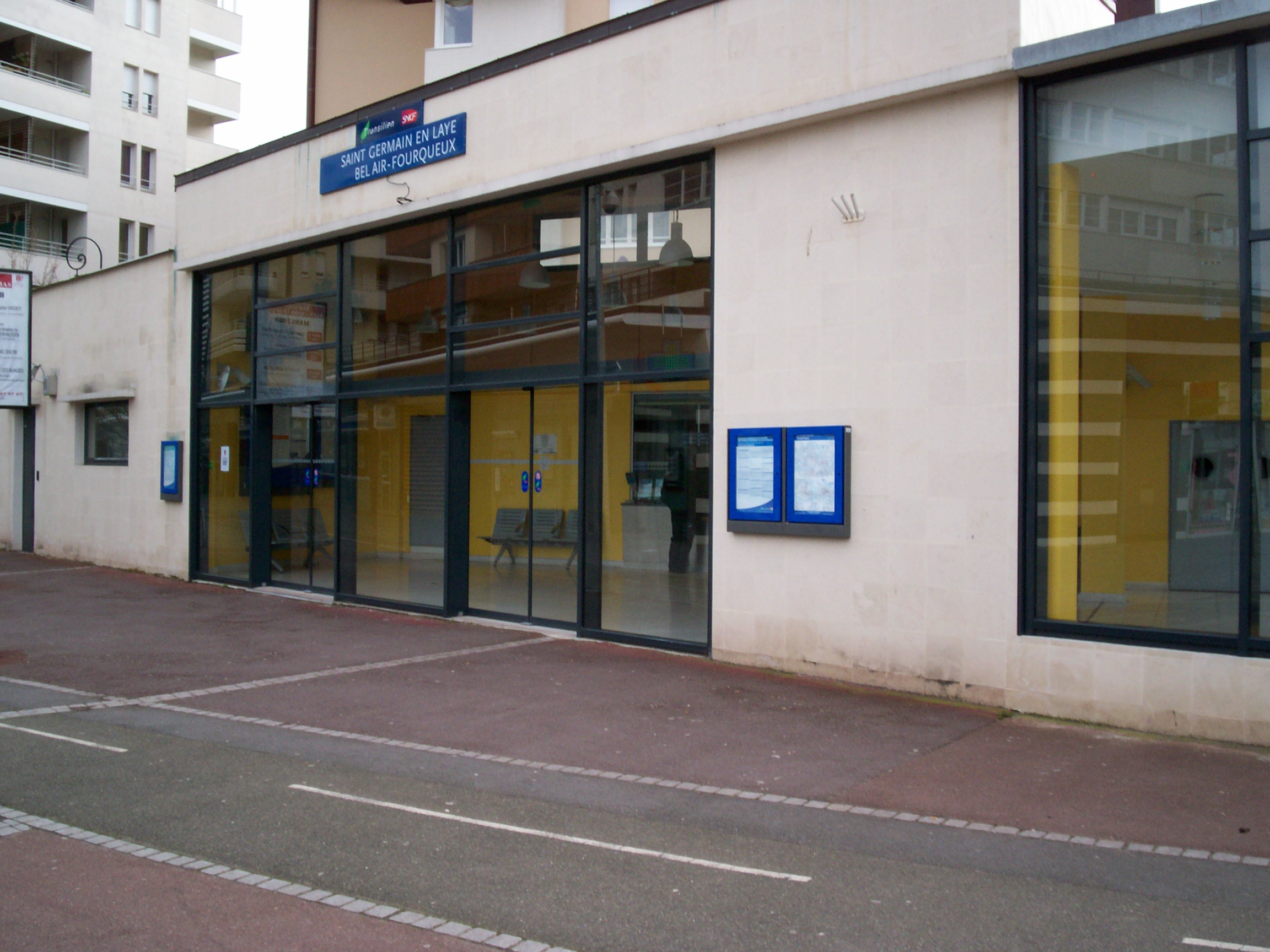 Gare De Saint Germain En Laye Bel Air Fourqueux Wikipedia