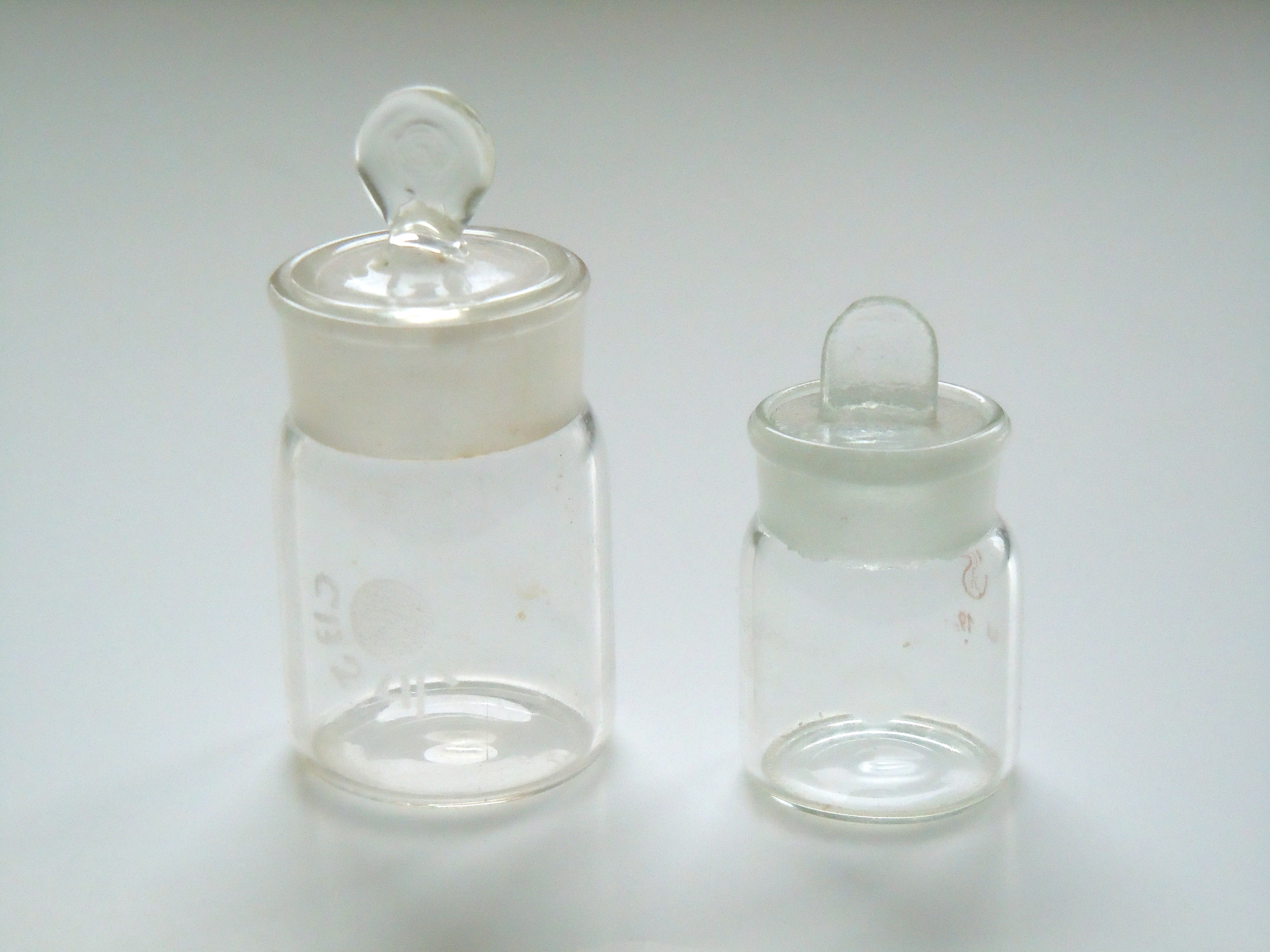 Bouteille de pesage en verre avec bouchon en verre, diamètre x