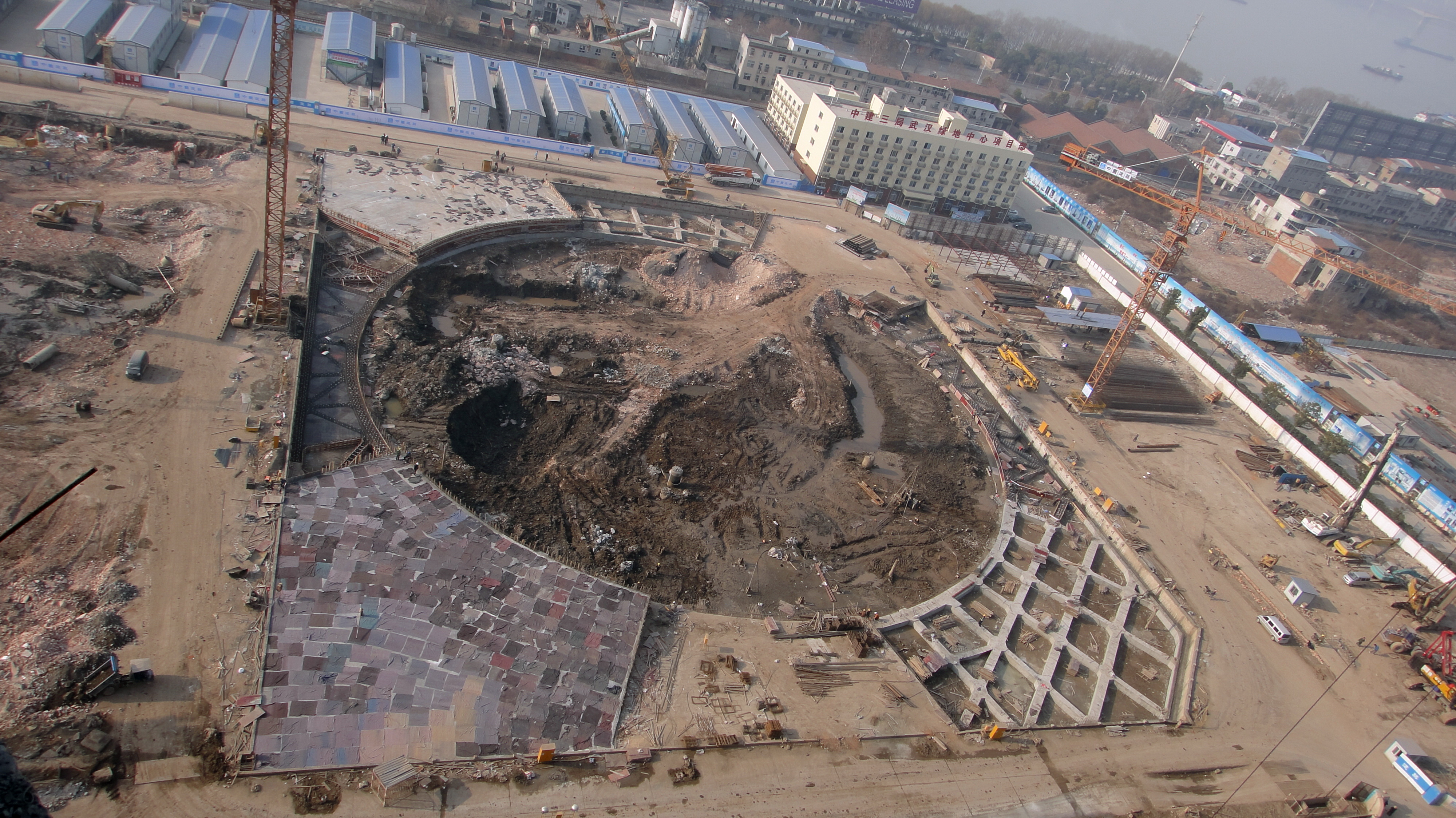File Wuhan Greenland Center Main Tower Site Jpg Wikimedia Commons