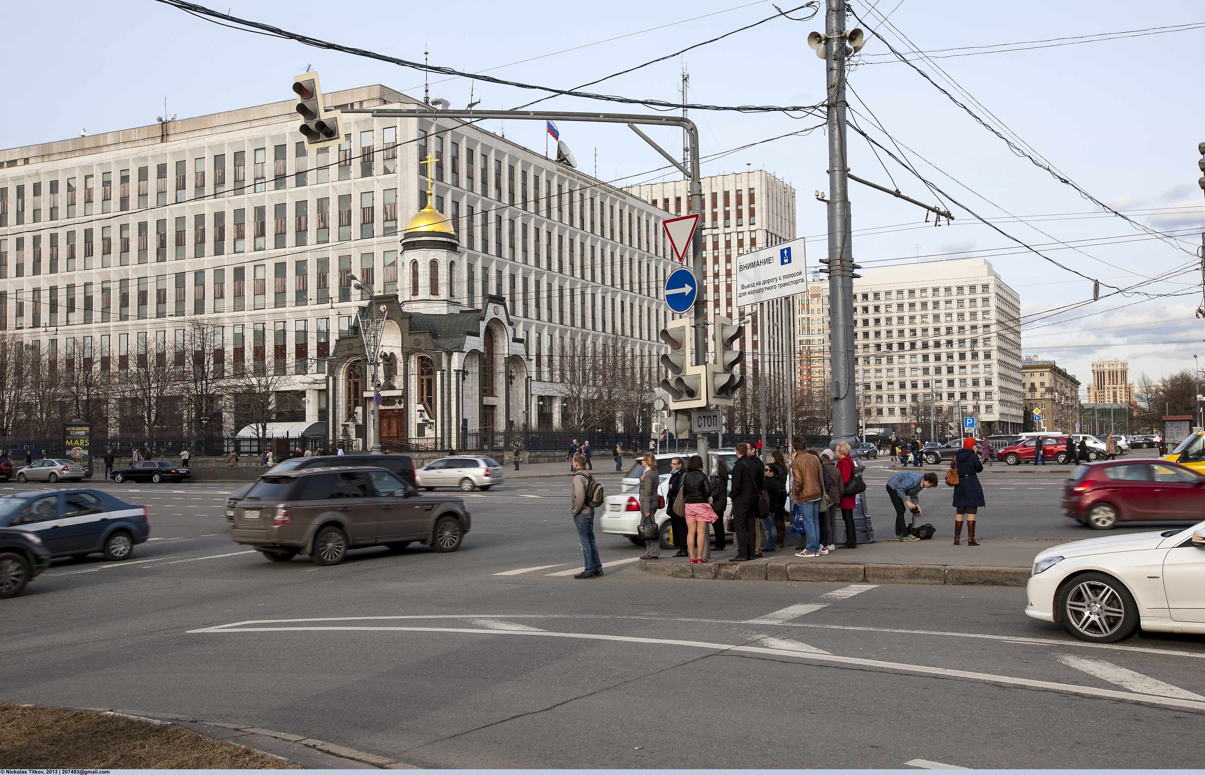 Калужская площадь. Октябрьская площадь Москва. Здание МВД на Калужской площади. Площадь у метро Октябрьская. Калужская площадь 2022.