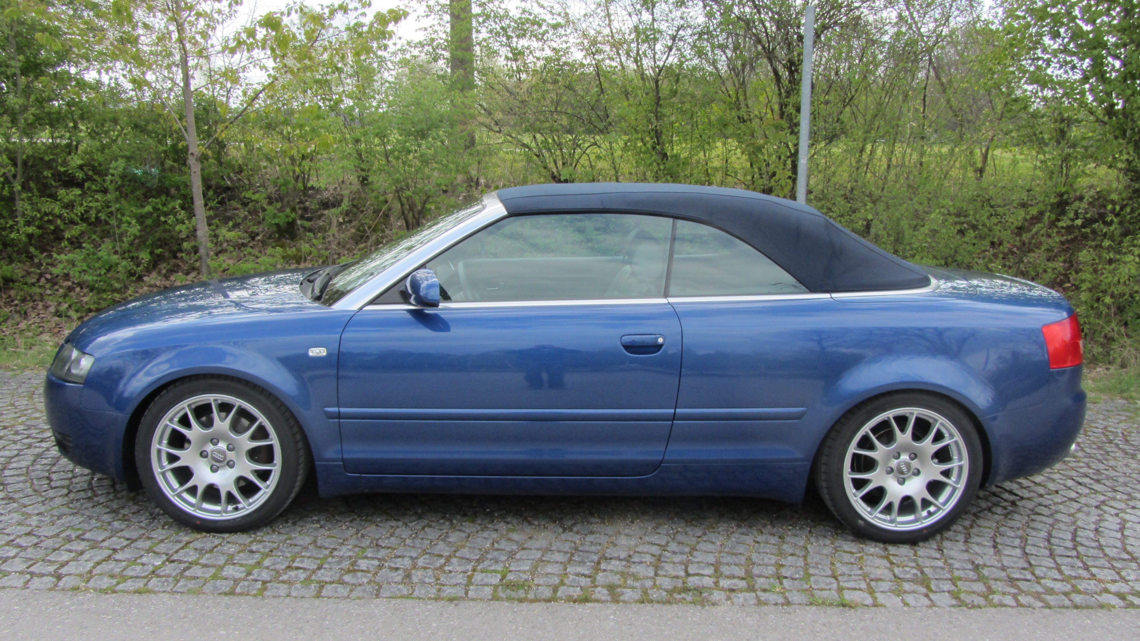 A4 Cabrio mit geschlossenem Verdeck. 