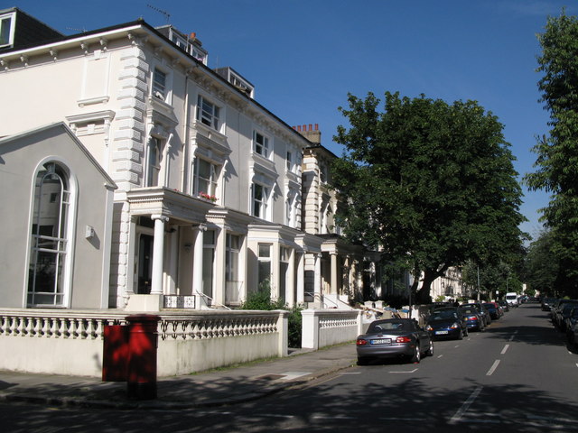 File:Belsize Square, NW3 - geograph.org.uk - 881968.jpg