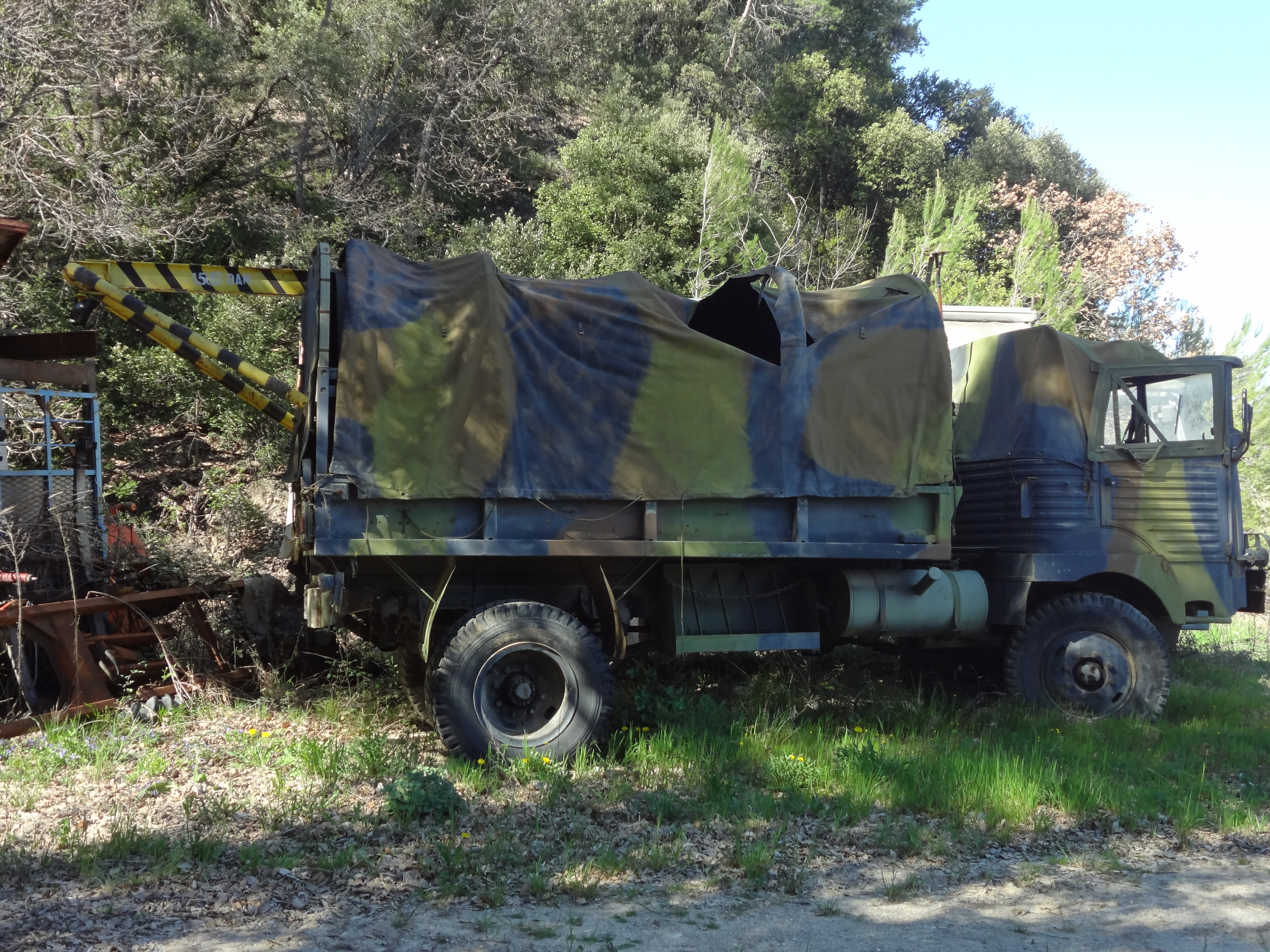 Ford Cargo F798WM (1949–1954) Camion_Simca_Cargo_4x4_version_d%C3%A9panneus