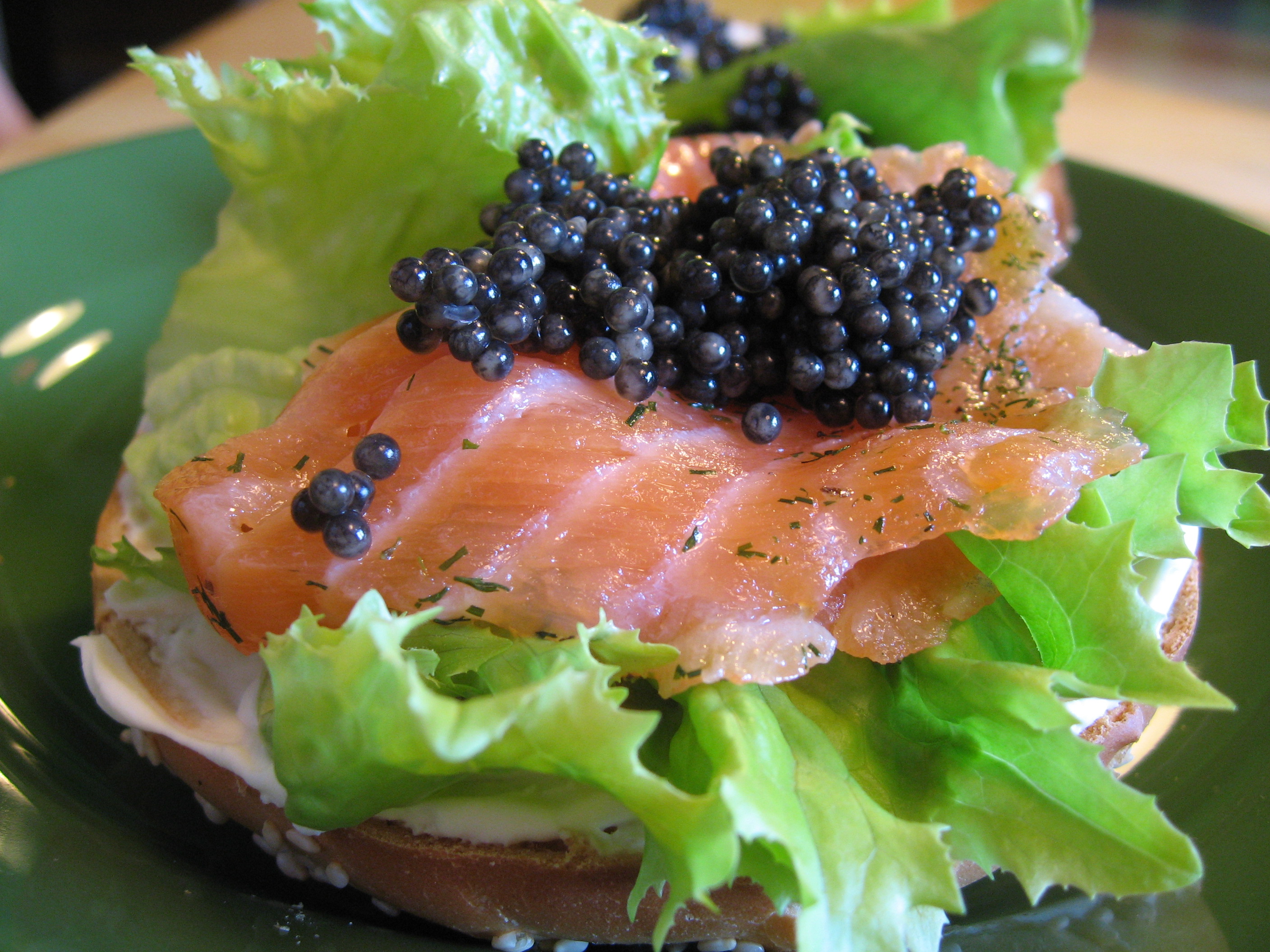 Икра семги. Бранч с икрой. Posh Breakfast. Caviar on a dish.