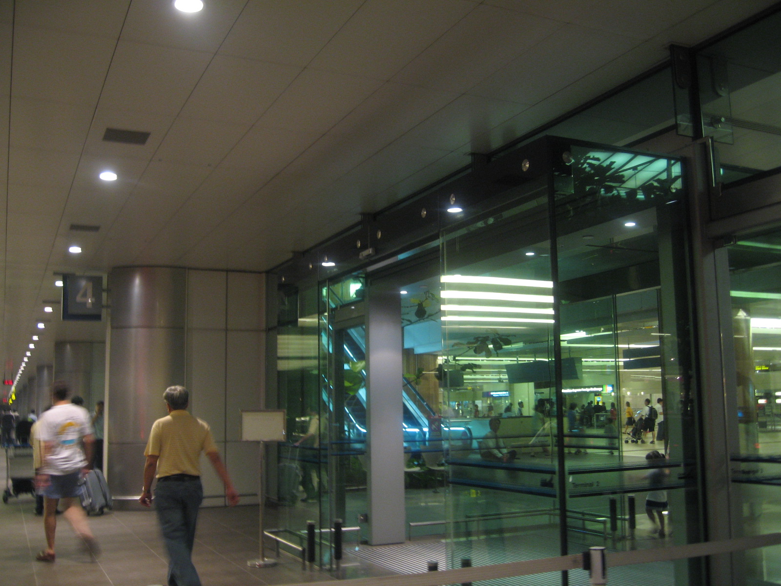 File:Changi Airport, Terminal 2, Arrival Hall 2.JPG - Wikimedia
