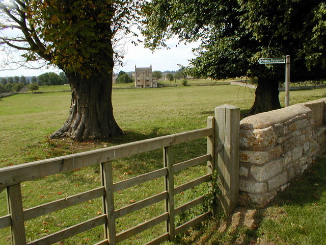 File:Church fields near Chipping Camden - geograph.org.uk - 718861.jpg