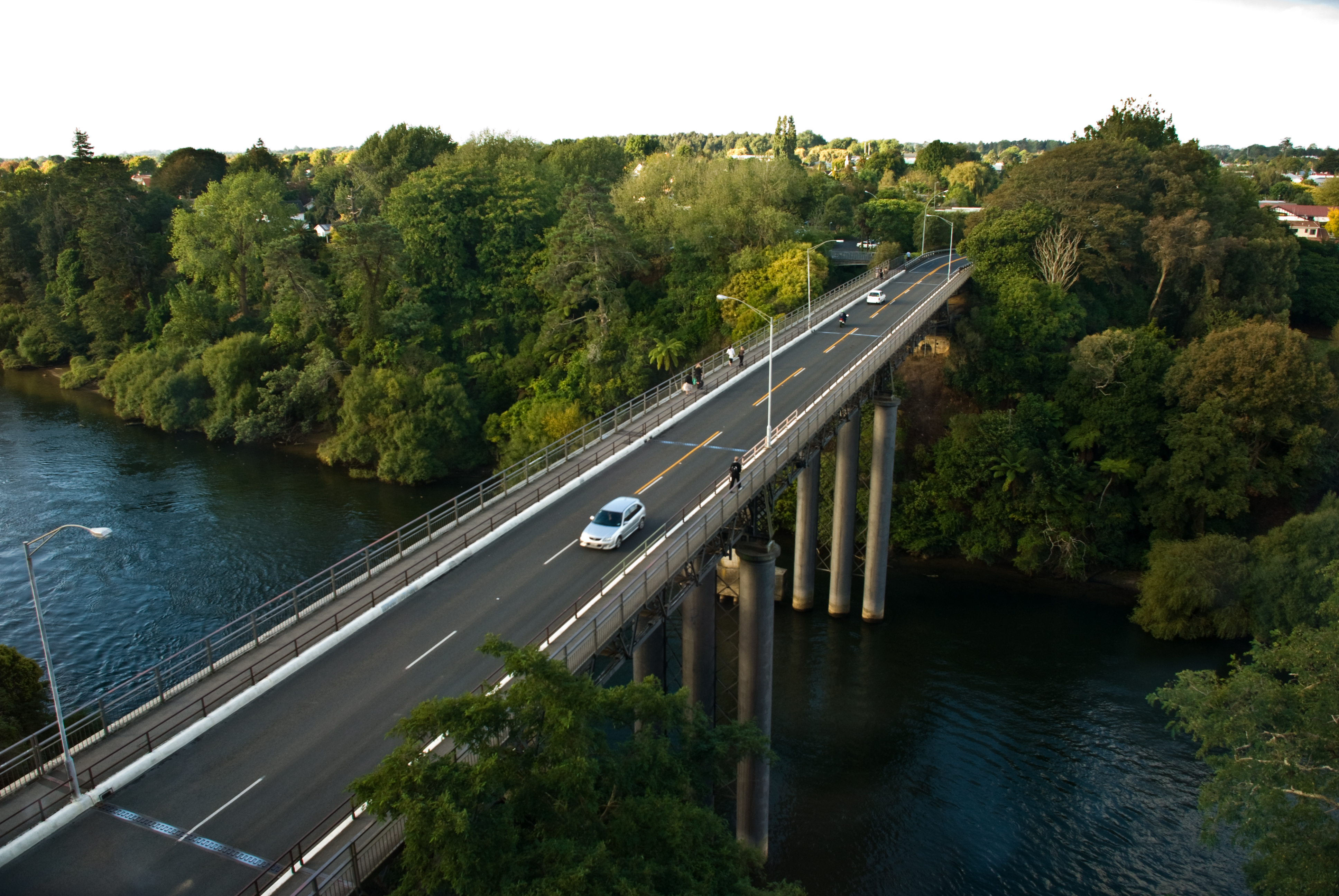 File:Claudlands Bridge, Hamilton, Waikato, New Zealand, 3 April 2008.jpg -  Wikimedia Commons