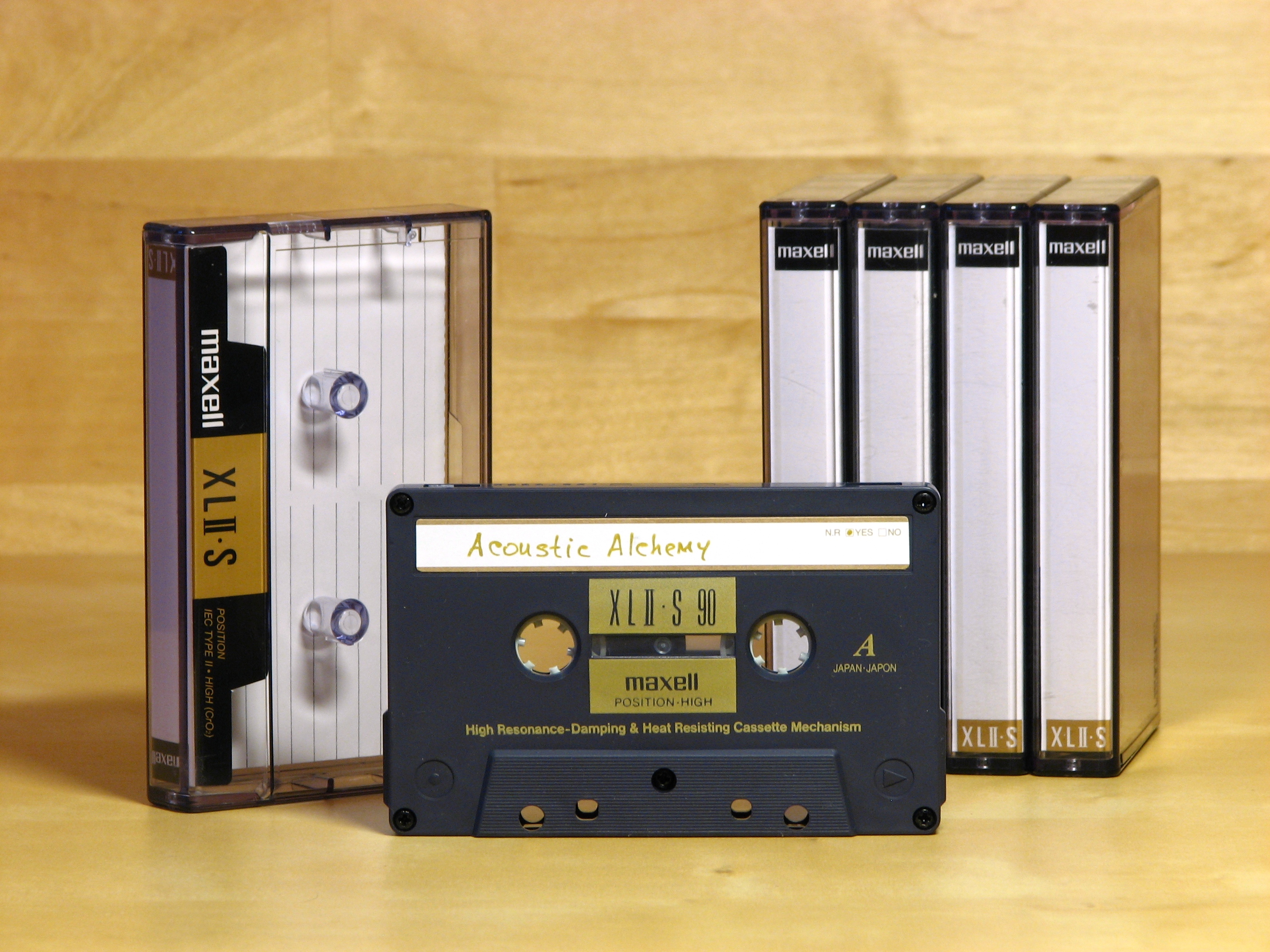 File:Compact Cassette - Maxell XL II-S 90.JPG - Wikimedia Commons