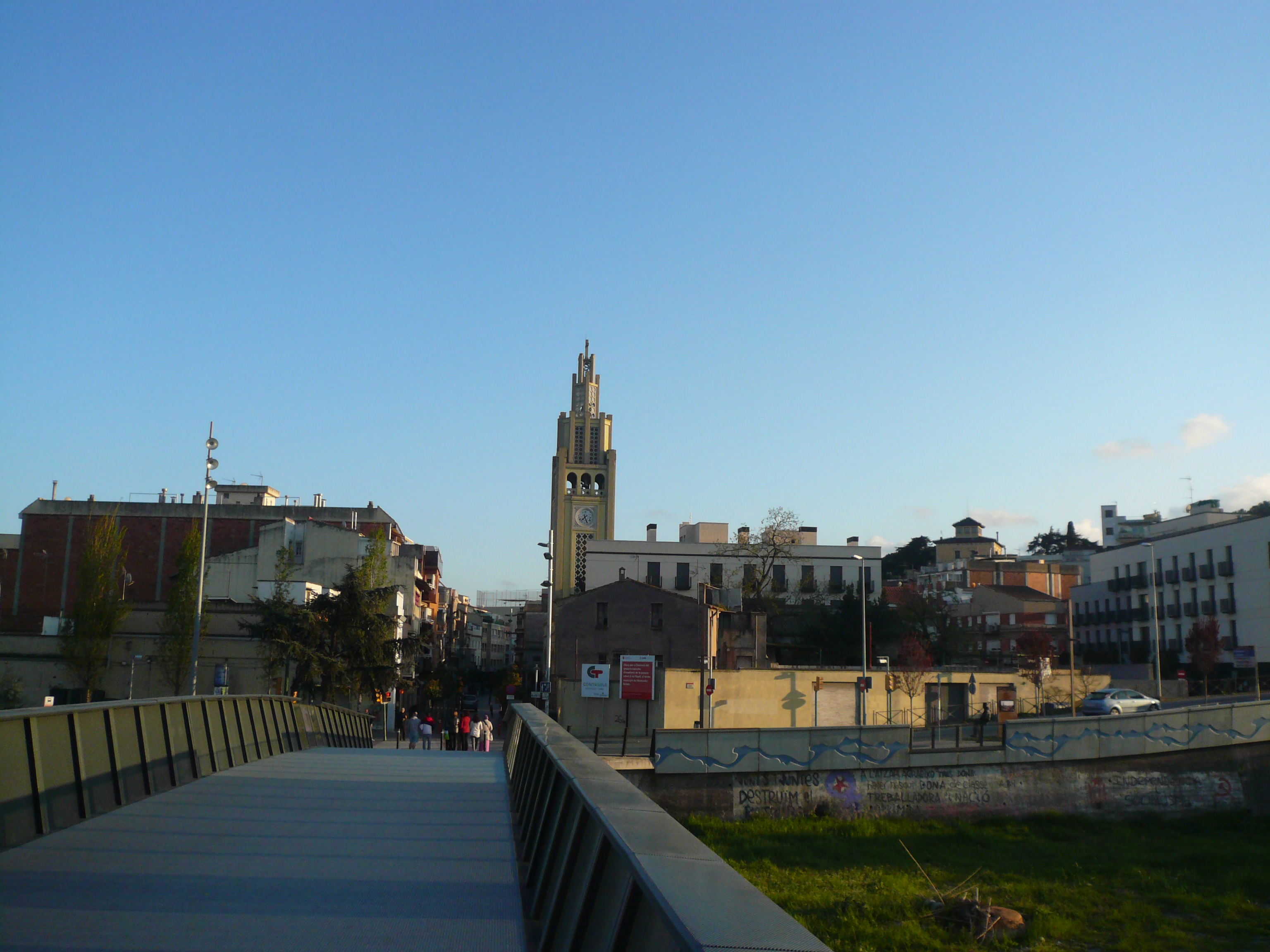 Des de la passera de vianants sobre el riu Ripoll