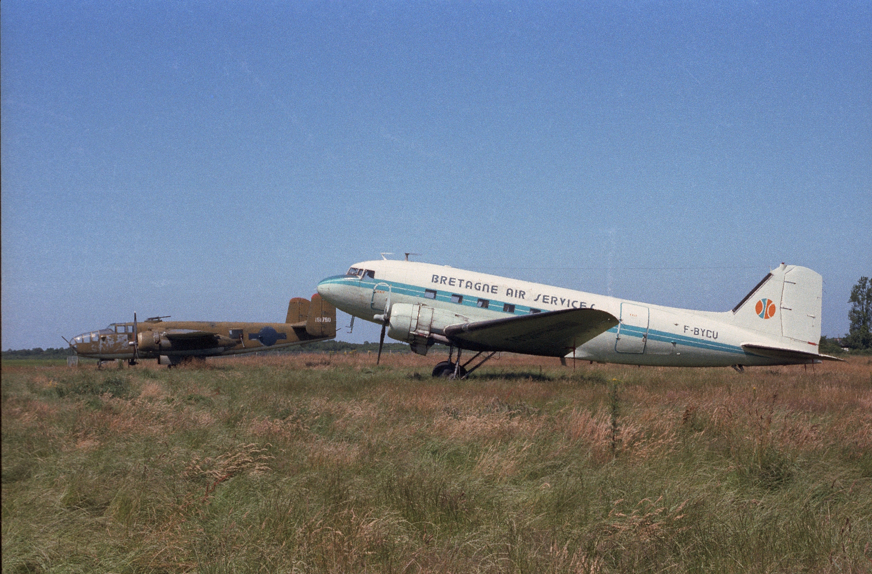 File Dinard Pleurtuit Saint Malo Airport duo.jpg Wikimedia Commons