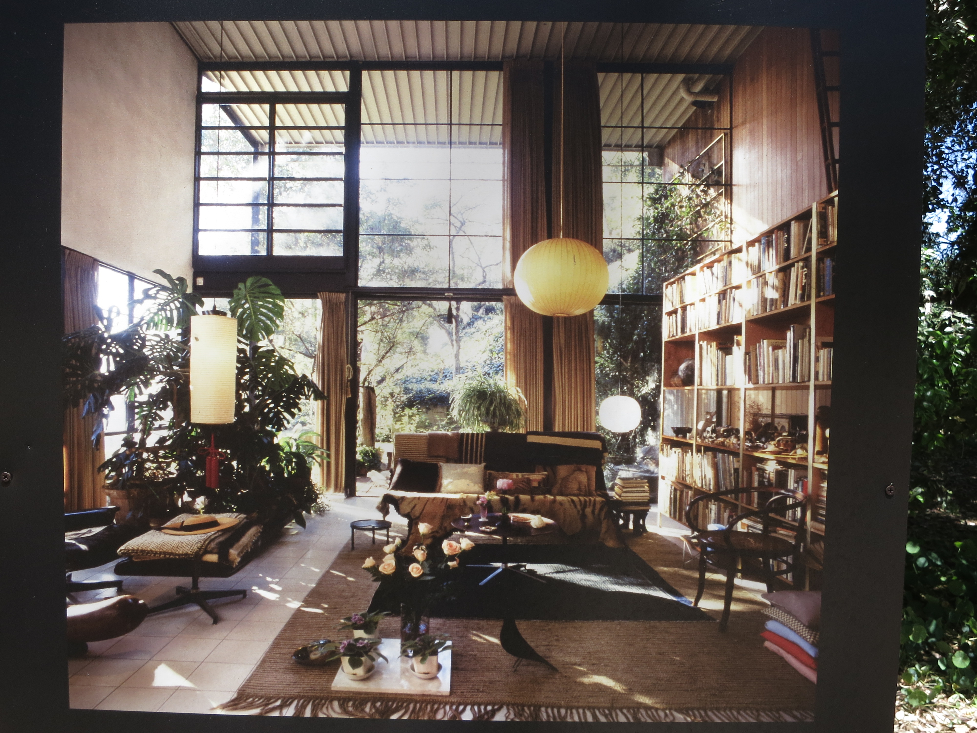 File Eames House Interior Jpg Wikimedia Commons