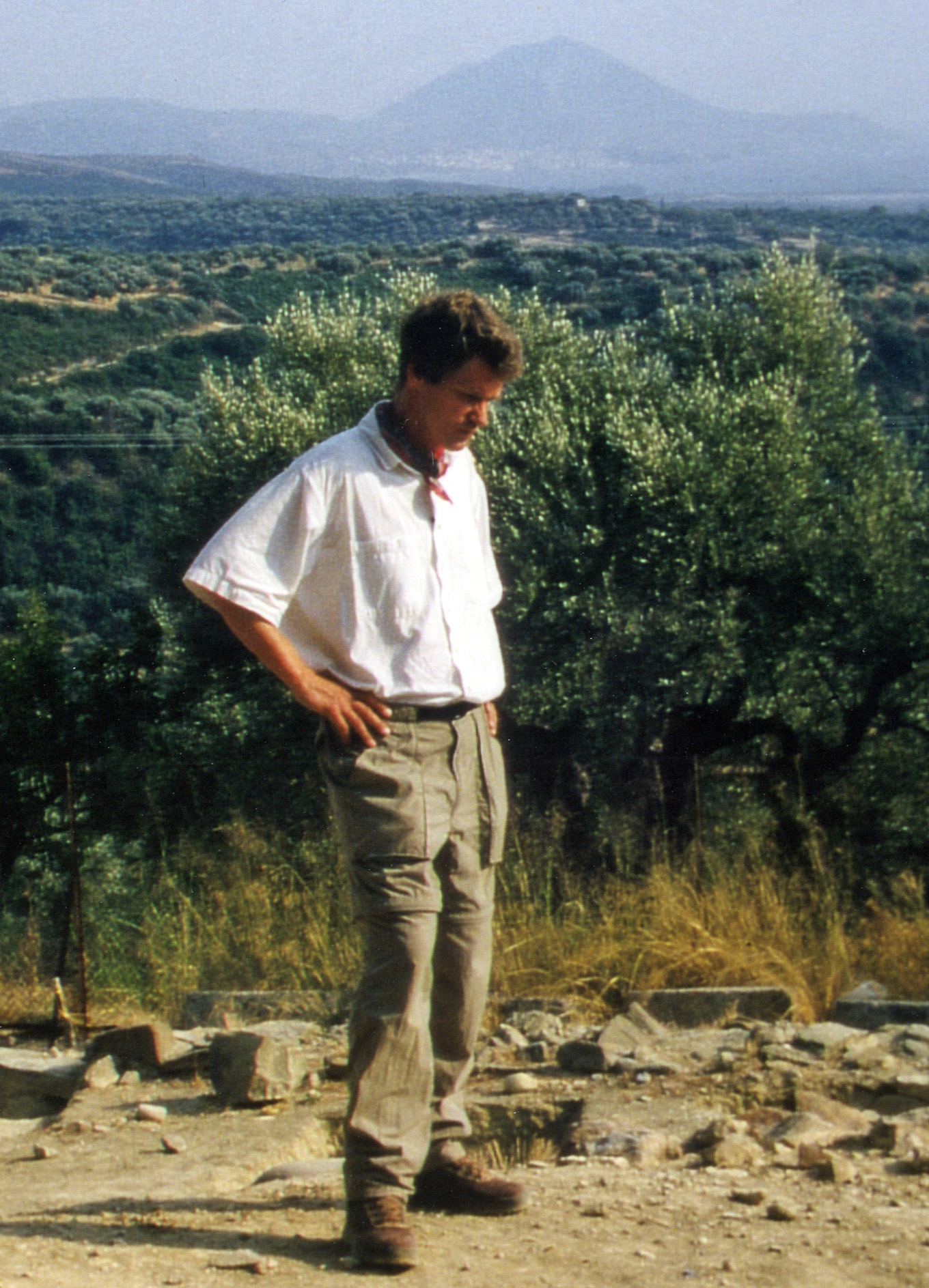 Eberhard Zangger pendant le travail de terrain sur le site du Palais de Nestor à Pylos, en 1998.