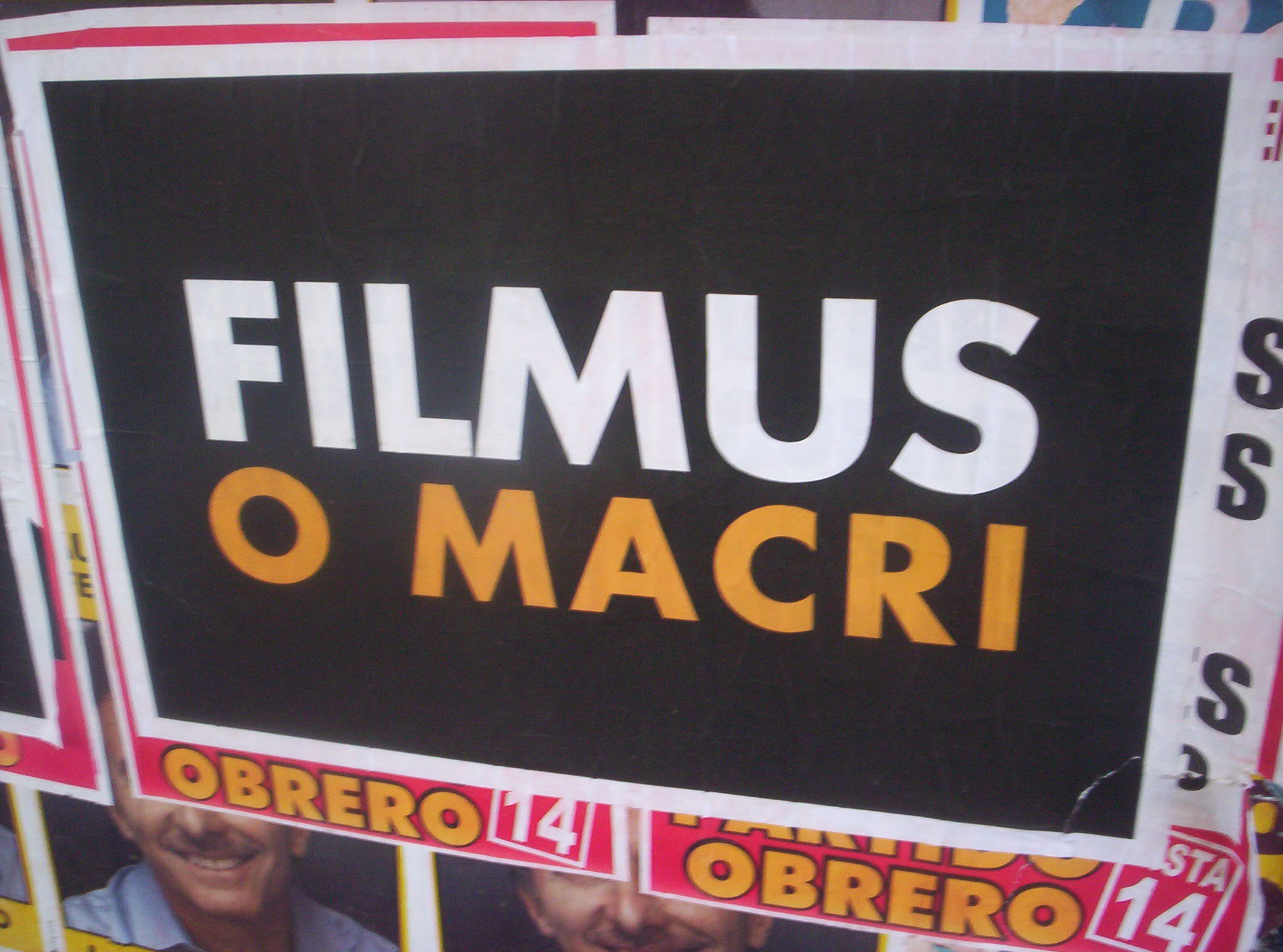 Cartel publicitario "Filmus o Macri" para la segunda vuelta de elección a jefe de Gobierno de la ciudad de Buenos Aires.