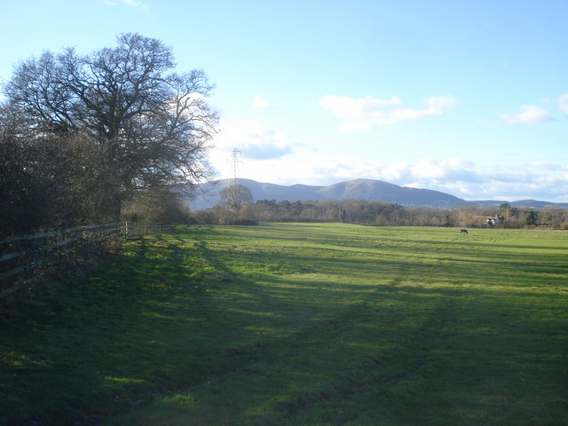 File:Footpath to Heriots Farm - geograph.org.uk - 632155.jpg