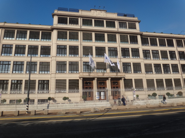 File:Front of the Lingotto Building - Fiat- Torino, Italy. (11203847503).jpg