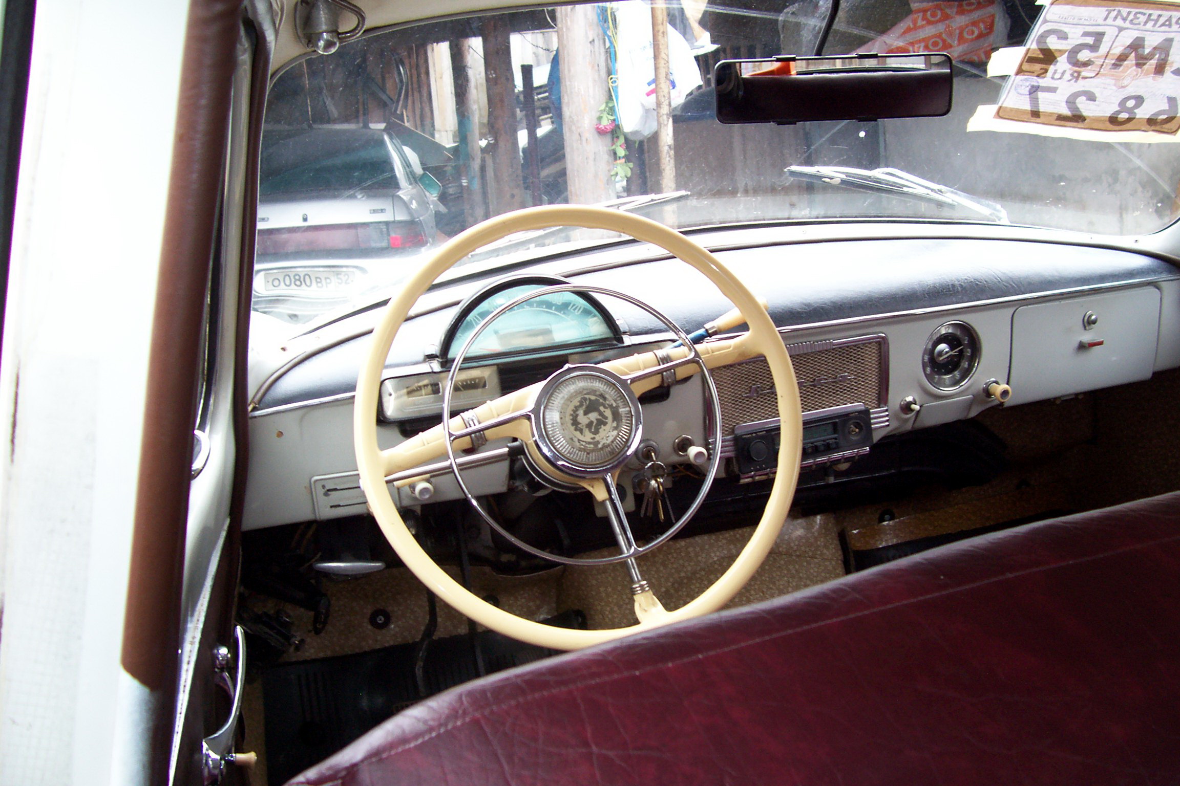 GAZ-21_%22Volga%22_interior.jpg