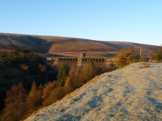 File:Grwyne Fawr dam - geograph.org.uk - 1072222.jpg