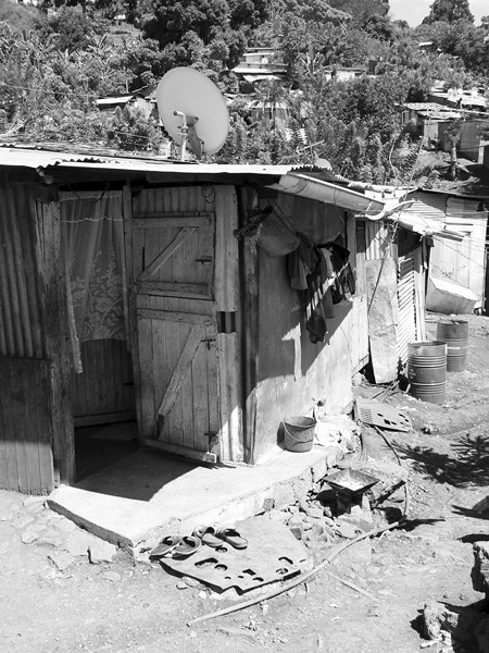 File:House in Kawéni, Mayotte.jpg