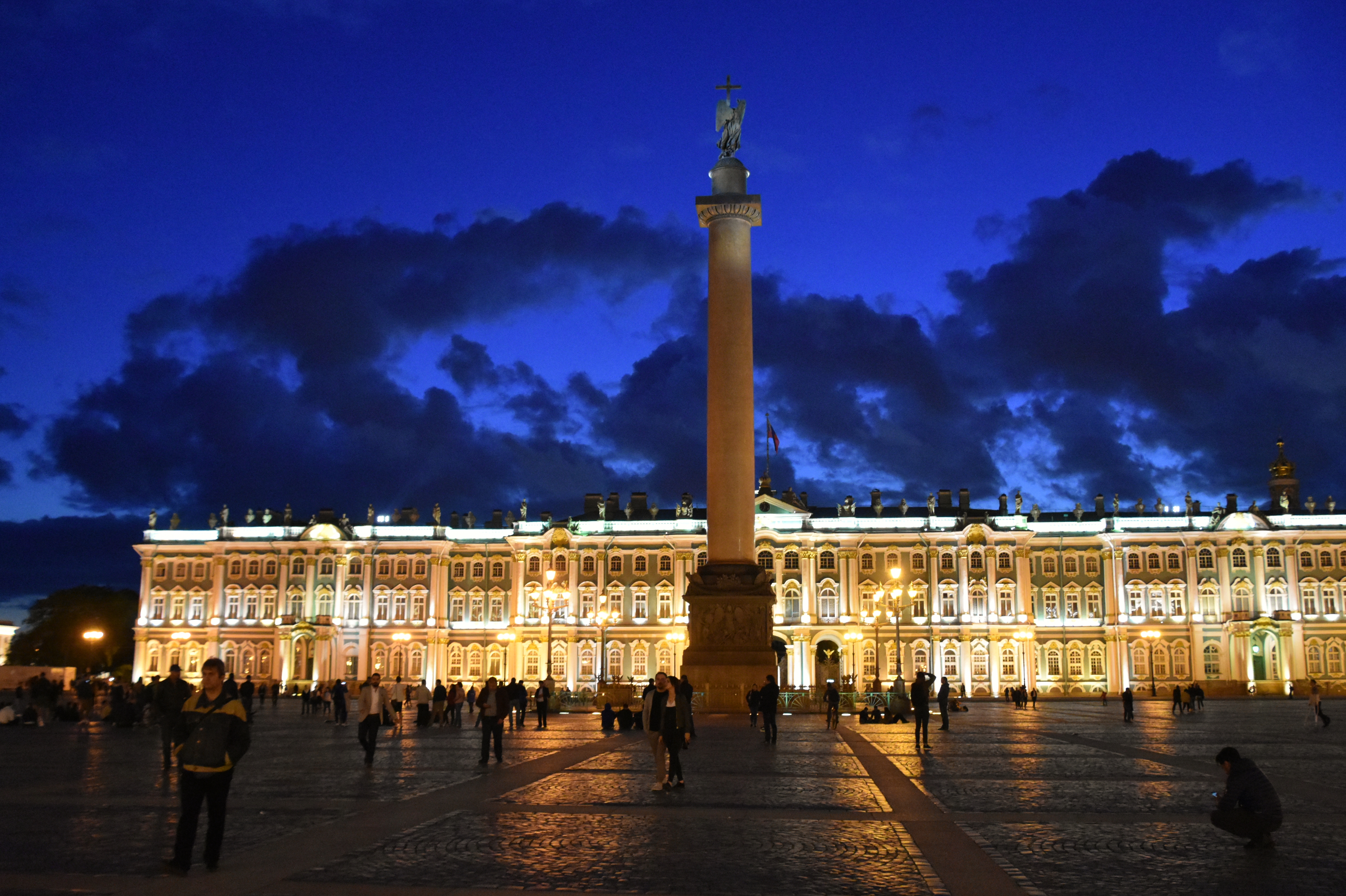 Дворцовая площадь в санкт петербурге фото. Дворцовая площадь 2. Дворцовая площадь в Стокгольме. Дворцовая площадь Екатеринбург. Дворцовая площадь в Санкт-Петербурге сейчас.