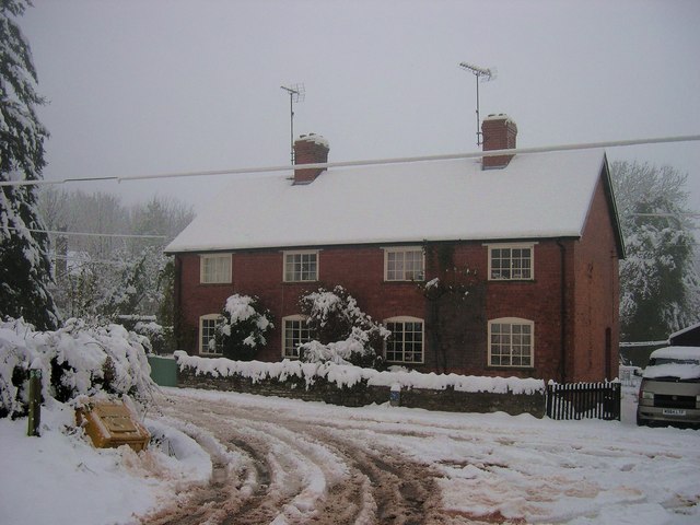 File:Letterbox Cottages, Ledgemoor - geograph.org.uk - 624352.jpg