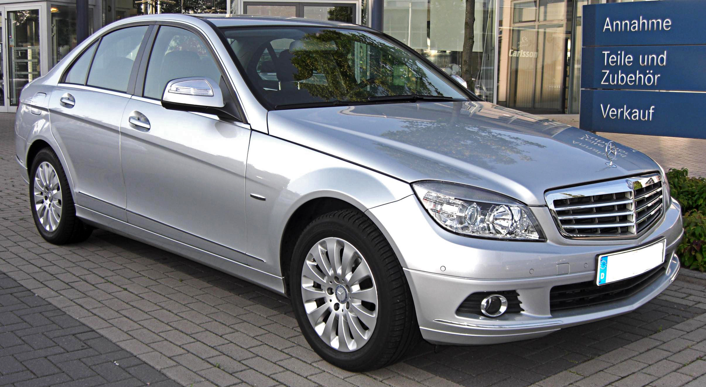 Файл:Mercedes C-Klasse (W204) Elegance front.jpg — Википедия