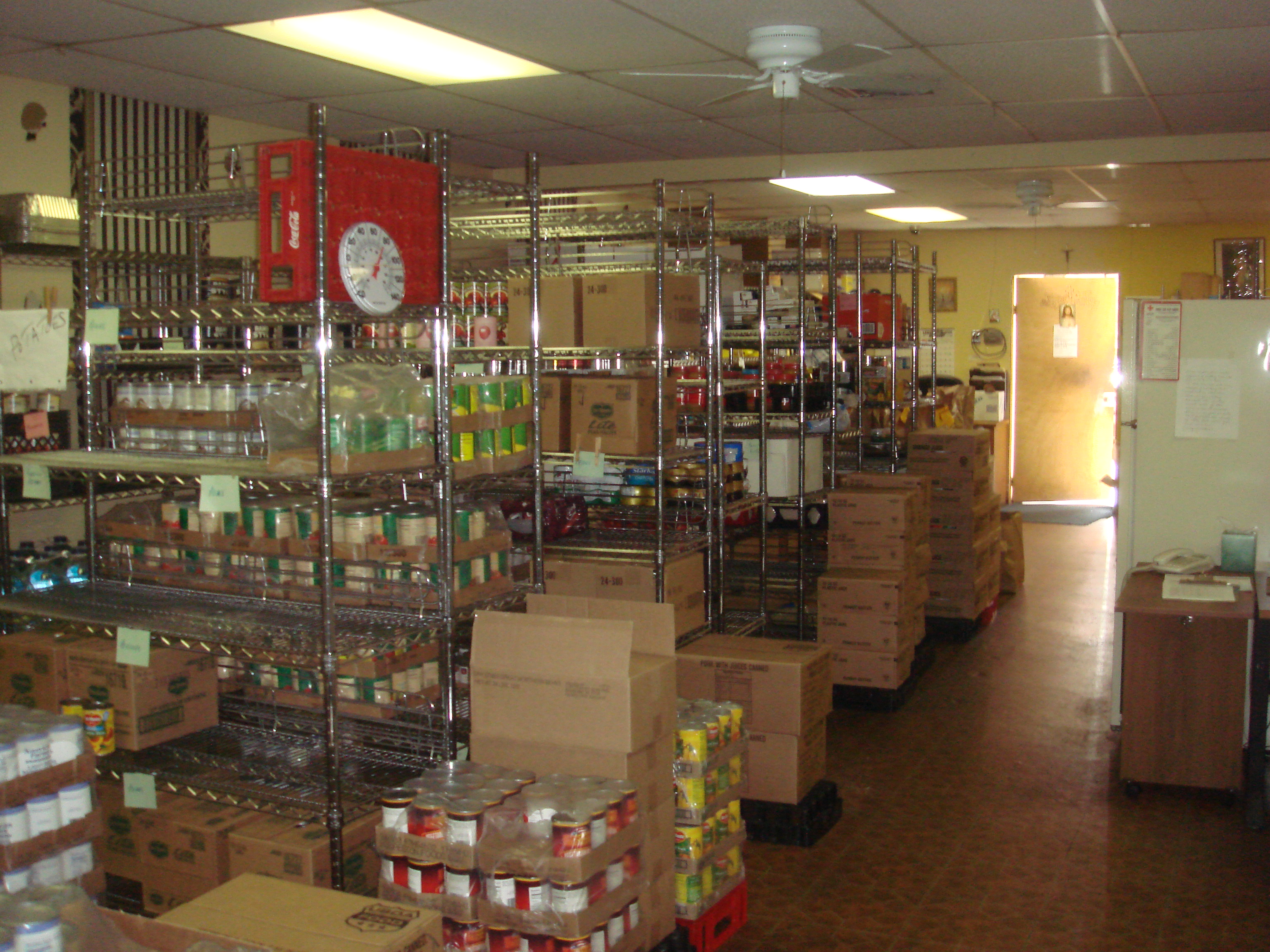 https://upload.wikimedia.org/wikipedia/commons/7/77/OFHSK_pantry.jpg