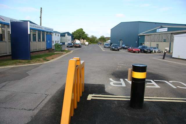 File:Oxford Airport - geograph.org.uk - 1290032.jpg