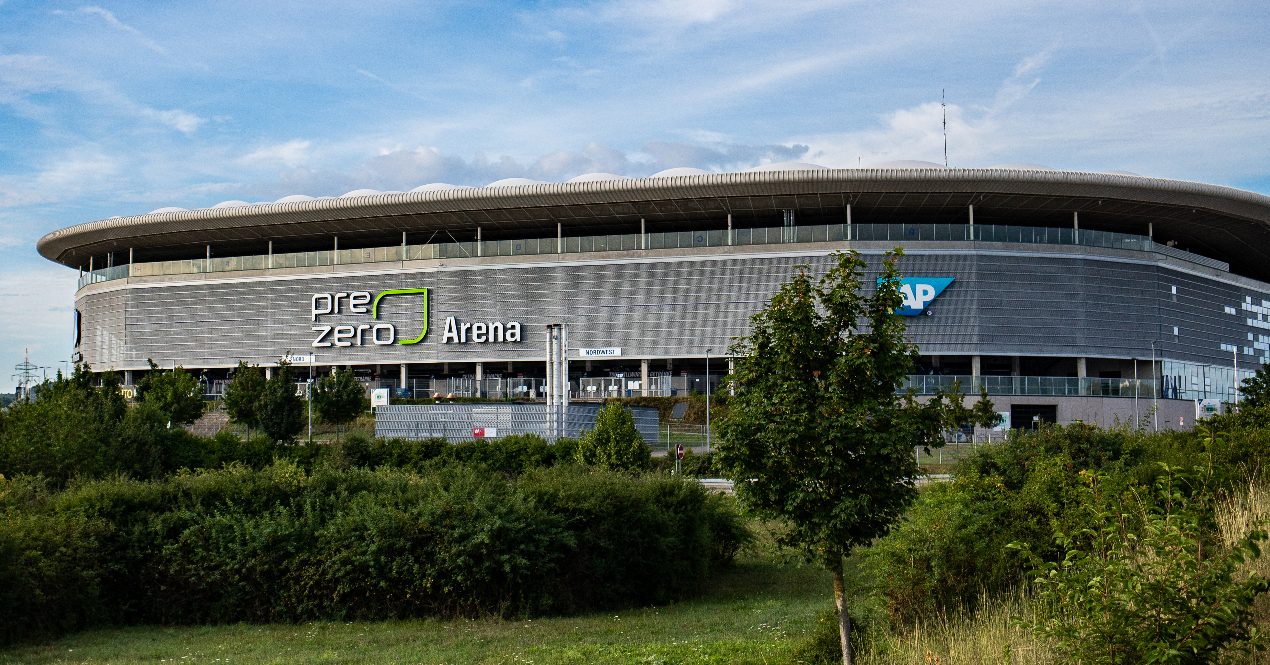 Wie viel Leute passen in das Hoffenheim Stadion?