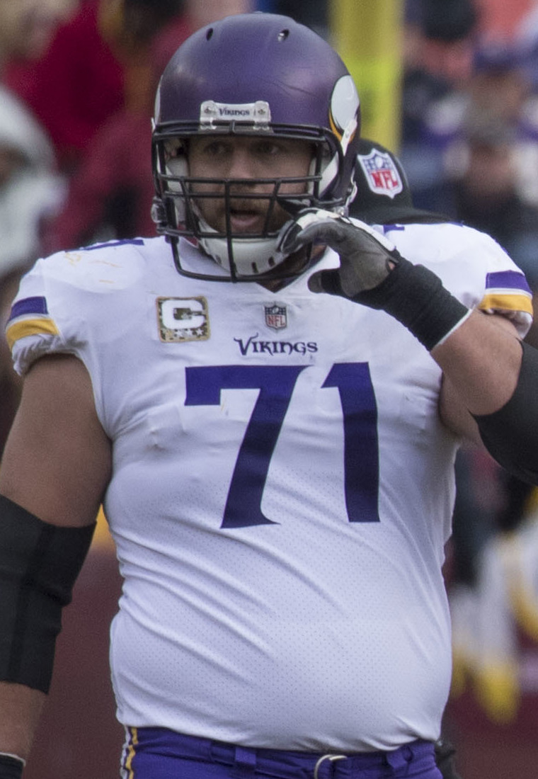 Chicago Bears Sign OT Riley Reiff… For Some Reason 