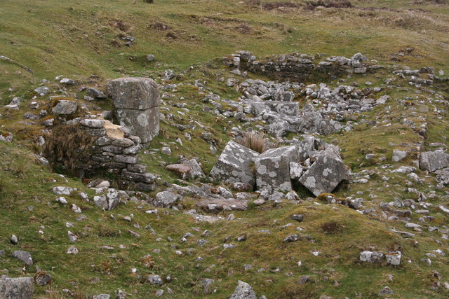 File:Ruins of Smelting House - geograph.org.uk - 802643.jpg