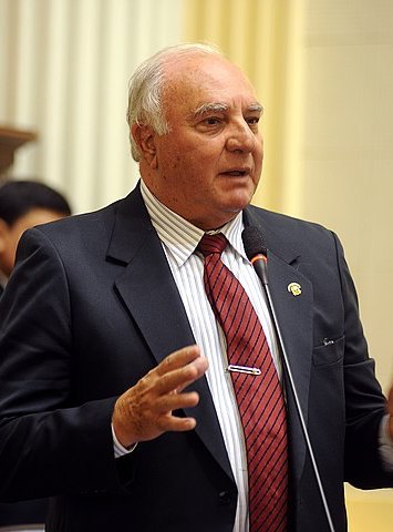 File:Sesión del Pleno 05052011 - Luis Giampietri (cropped).jpg