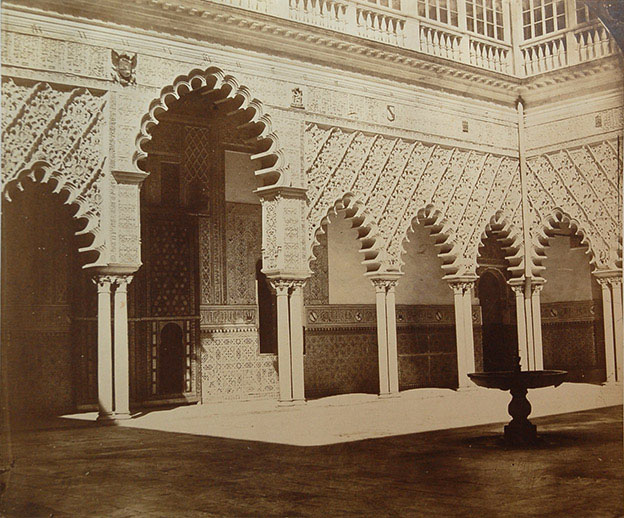 File:Sevilla. Alcazar, Patio de las Doncellas.jpg