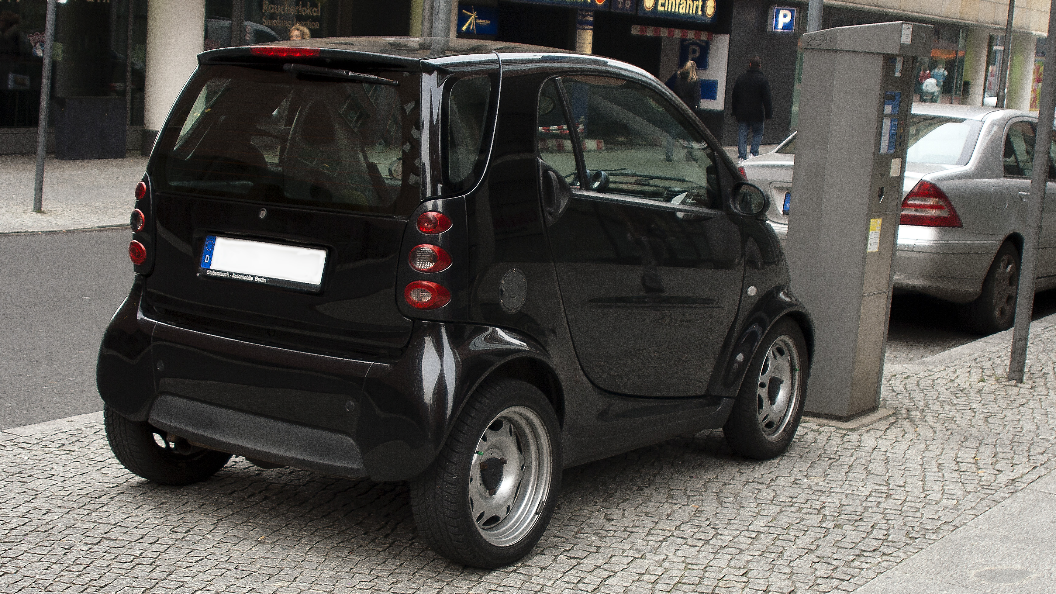 File:Smart Fortwo Falschparker.jpg - Wikimedia Commons