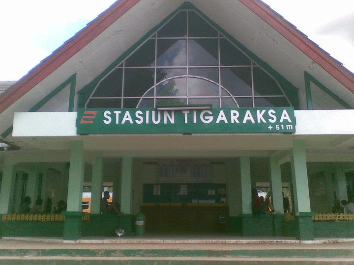 File:Stasiun Tigaraksa.JPG