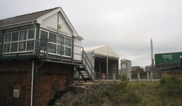 File:The Holyhead Signal Box - geograph.org.uk - 1464936.jpg