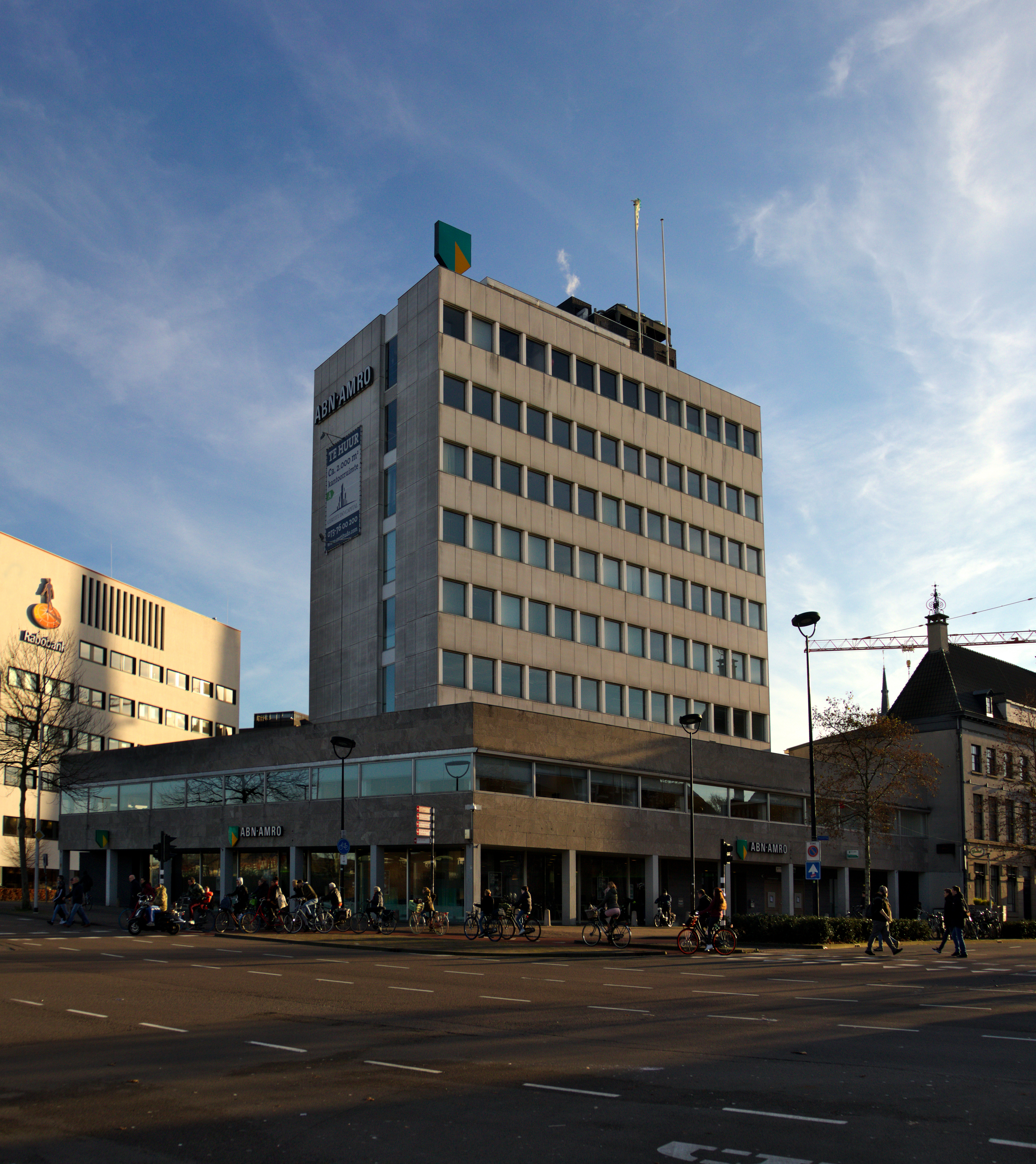 Uittrekken kast Figuur File:Tilburg - Kantoor Amrobank.jpg - Wikimedia Commons