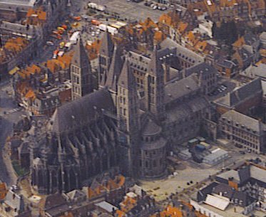 File:TournaiCathedral0001.jpg