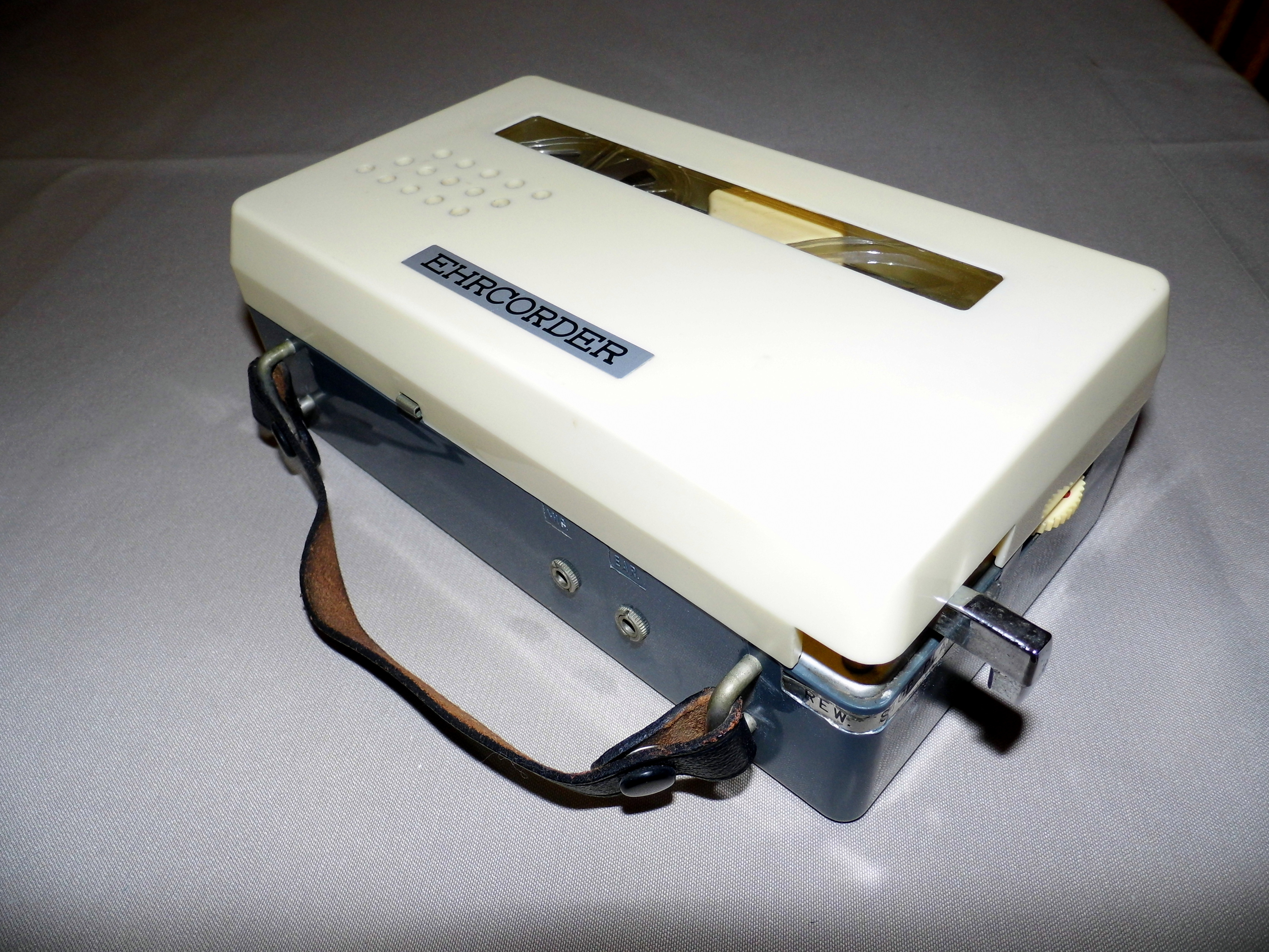 File:Vintage Ehrcorder Miniature Reel-To-Reel Transistor Tape Recorder, Battery  Operated, Made in Japan (10390865735).jpg - Wikimedia Commons