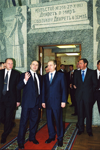 File:Vladimir Putin 13 March 2002-2.jpg