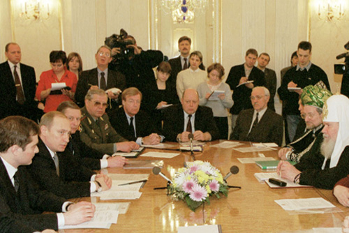 File:Vladimir Putin 21 February 2002-12.jpg