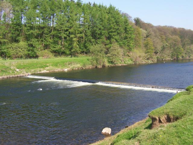 File:Weir on the River Lune - geograph.org.uk - 471336.jpg