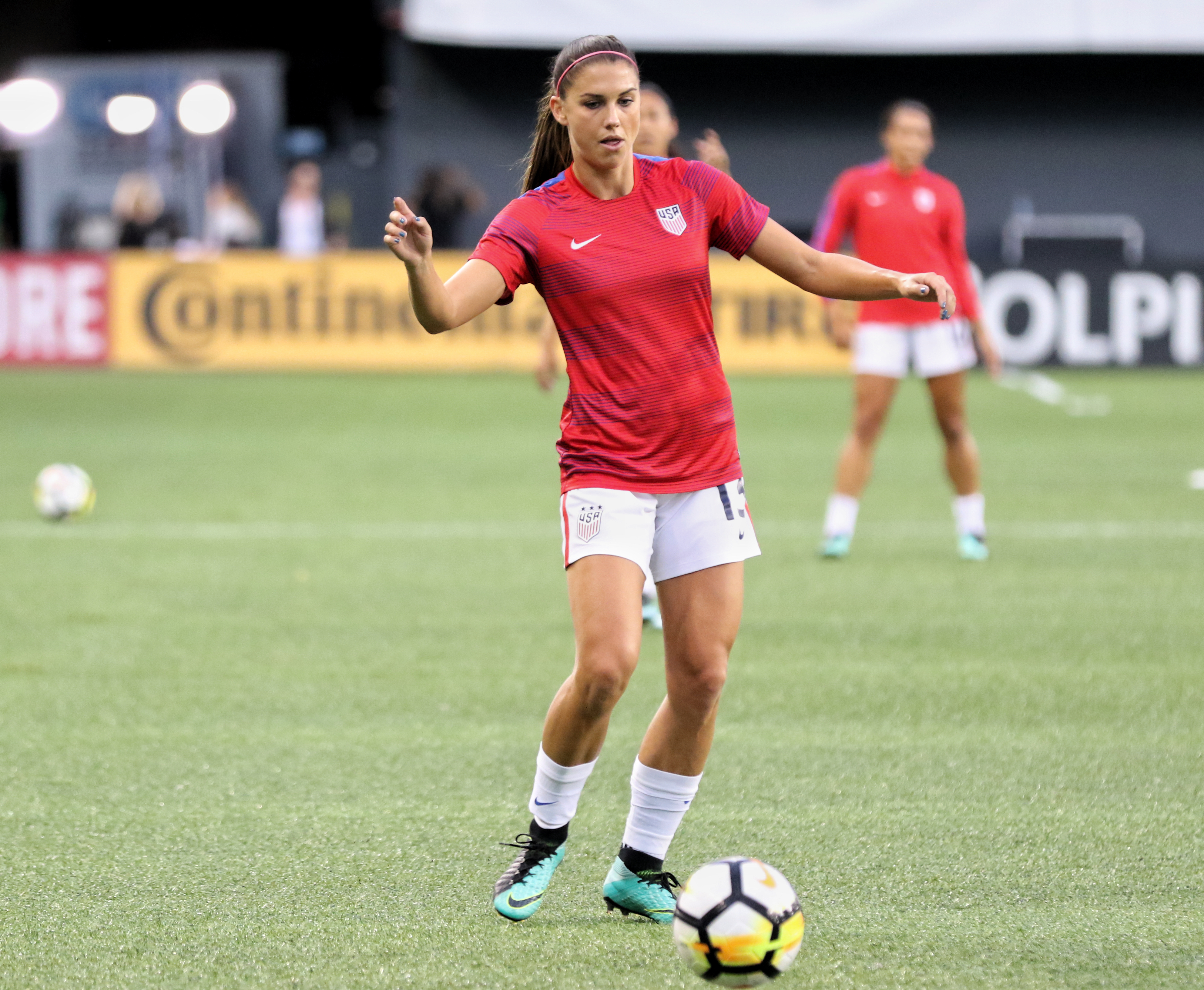 Alex Morgan - Wikipedia