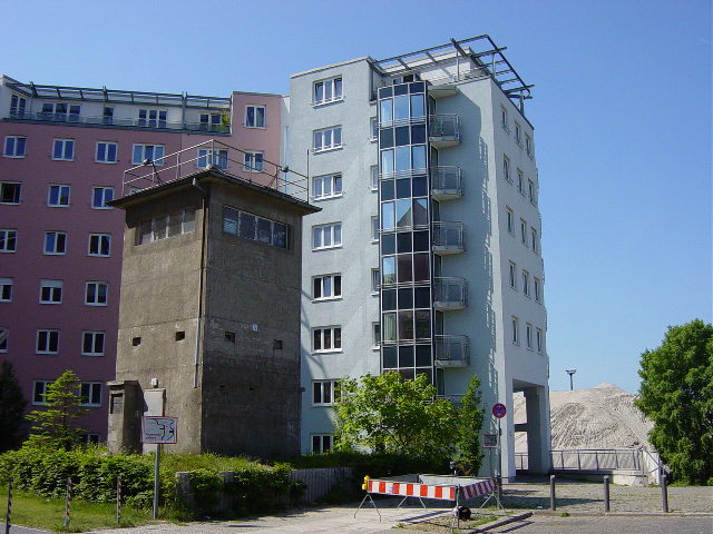 File:Berlin Mitte Wachturm Haabersaathstraße.jpg