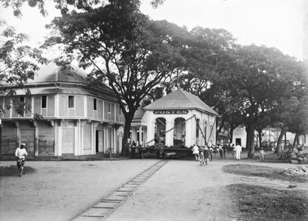 File:Déplacement du bureau de poste de Papeete en Polynésie Française, 1902 b.jpg