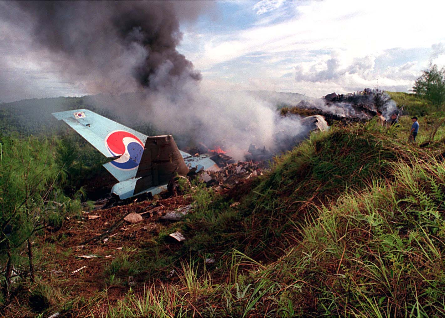 Что такое авиакатастрофа рейса. Боинг 747 Кореан Эйр катастрофа. Боинг 747 крушение korean Air. Боинг 747 авиакатастрофа.