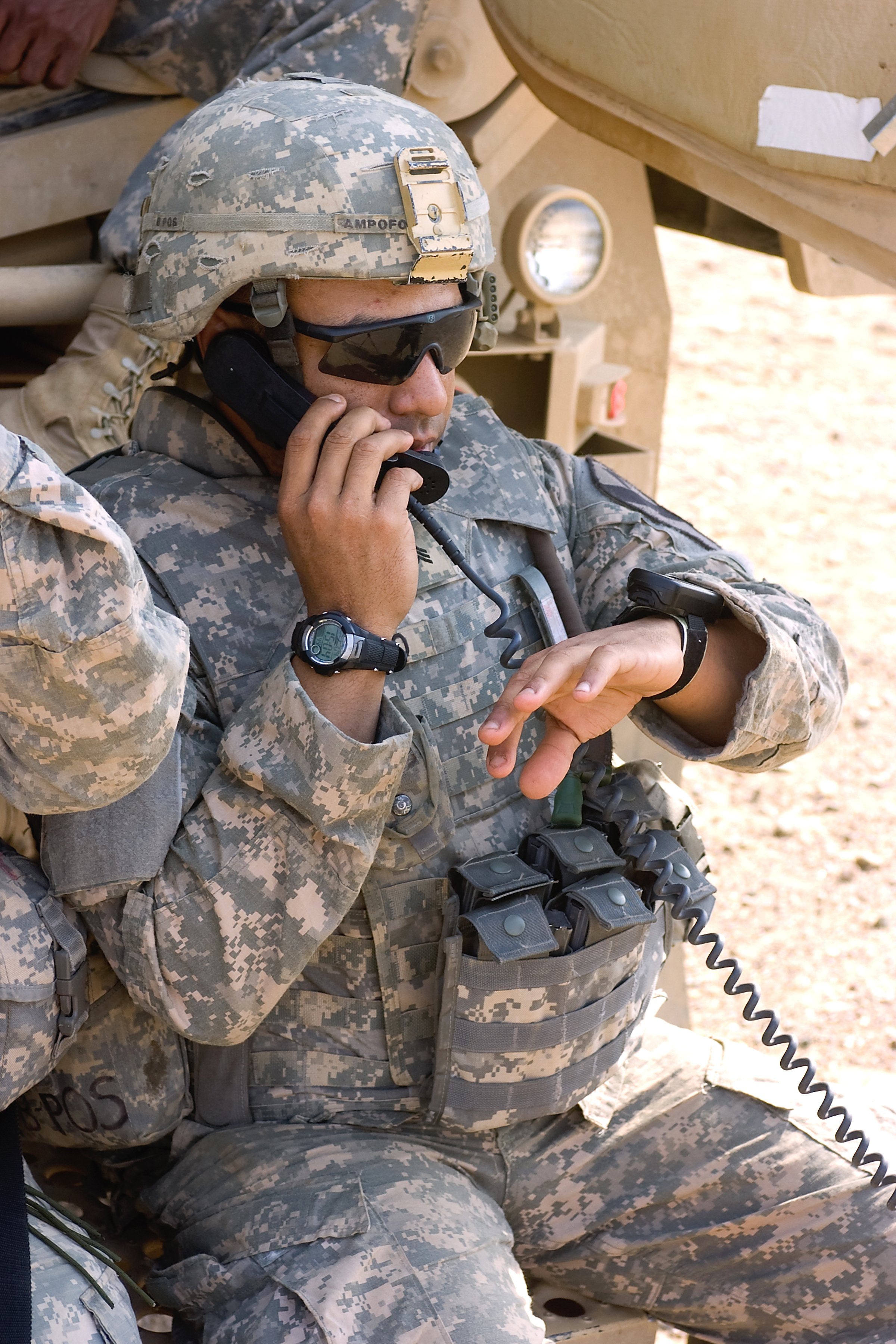 Телефоны на военной 1 1. Military Training. 11 Cavalry Armed Division USA. За правду z для телефона военные.