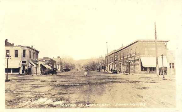 File:Douglas-Wyoming-1920s-postcard.jpg