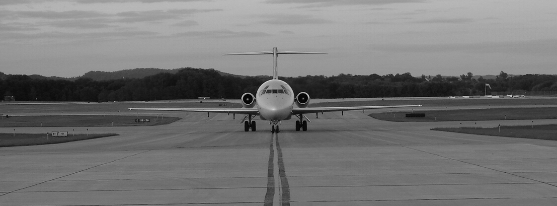 Douglas DC-9 (Northwest Airlines) at LSE (2586379680).jpg